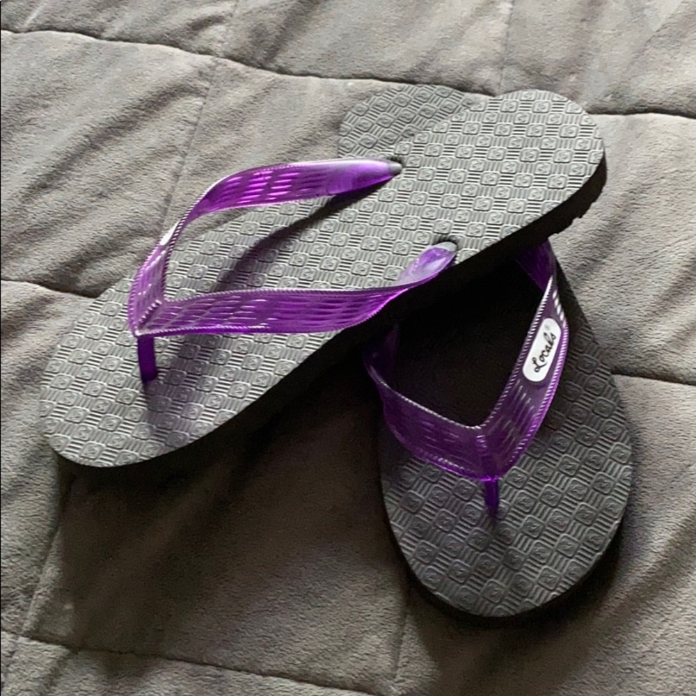 FLIP FLOPS